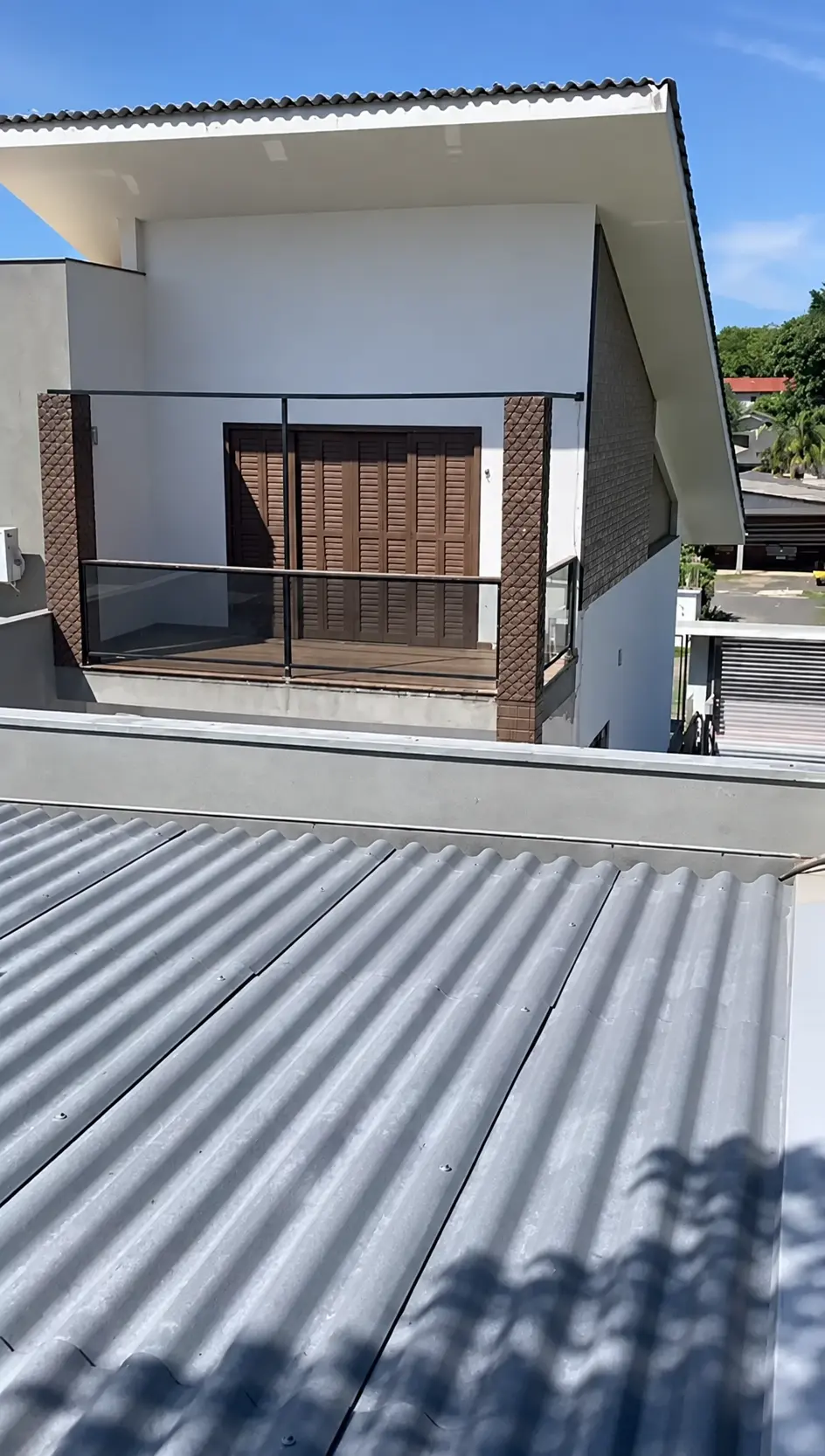 Telhado revitalizado após o serviço